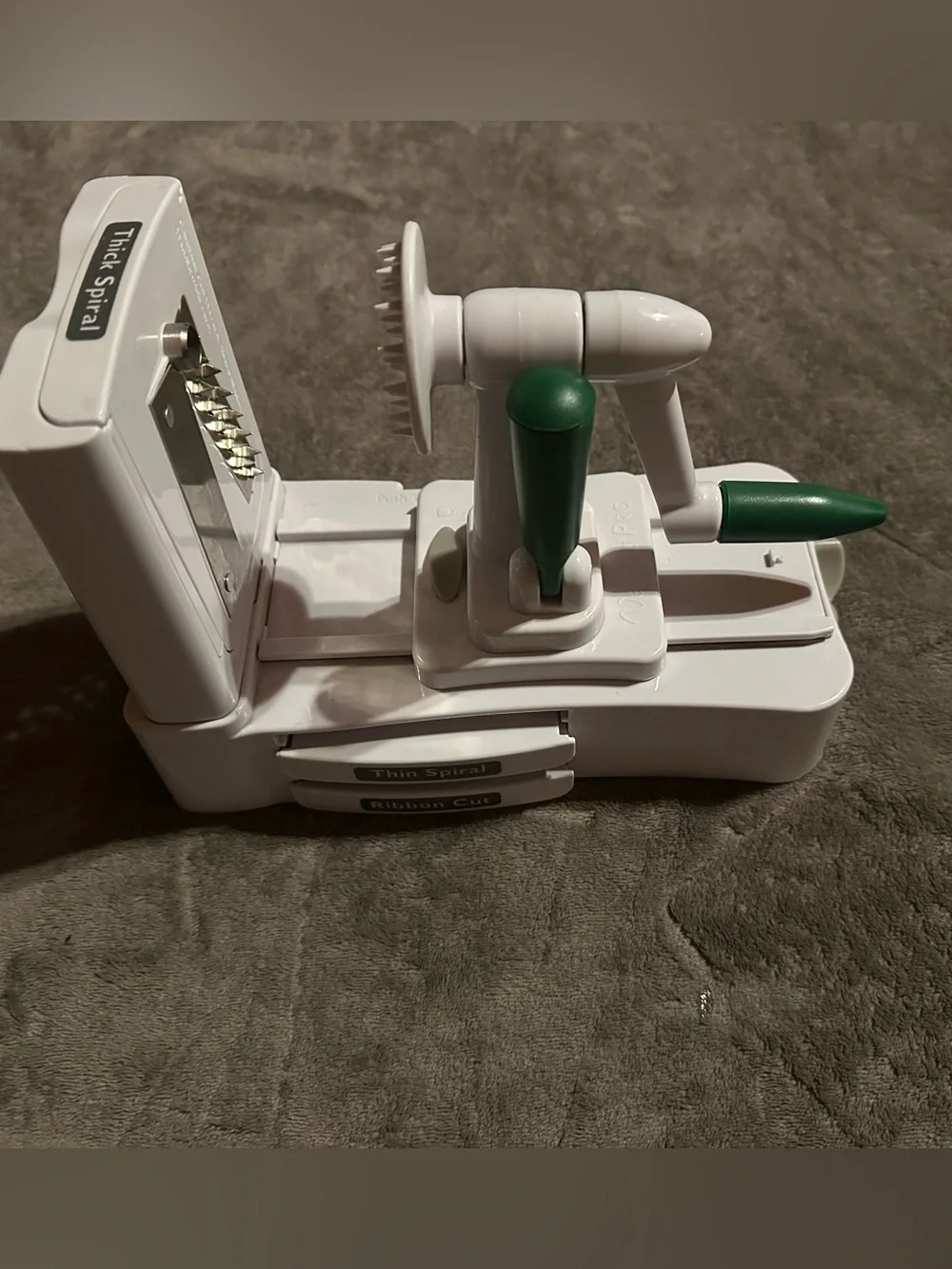 Veggetti Pro Table Top Spiral Vegetable Cutter Spiralizer 3 Blades Ontel White